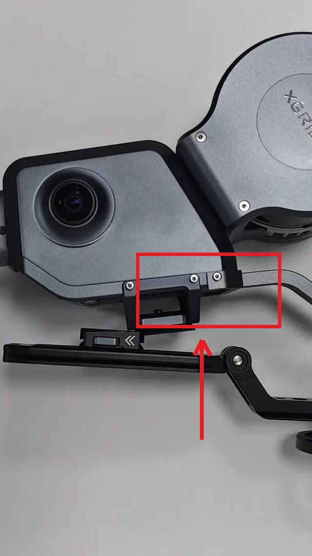 灵光 L2 Pro 安装步骤 3:将支架推入 L2 Pro 卡槽