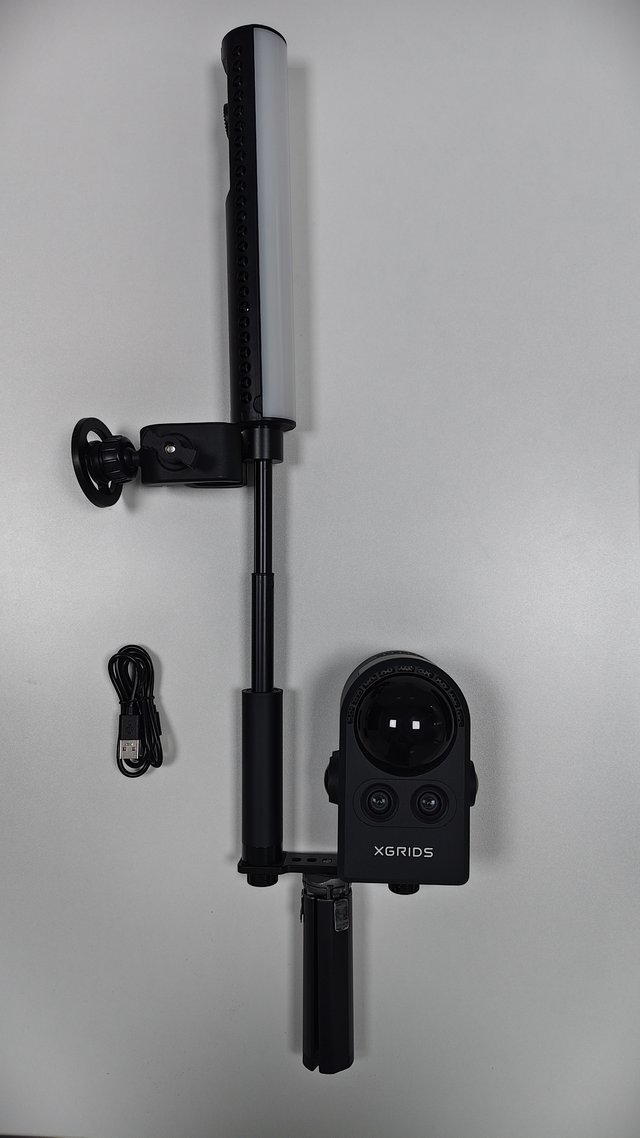 PortalCam 安装步骤 7:调节补光灯高度